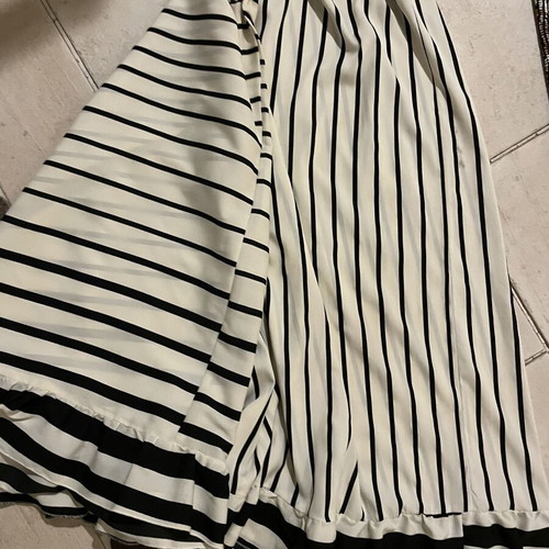 Striped black and white midi skirt with elastic waist and ruffle