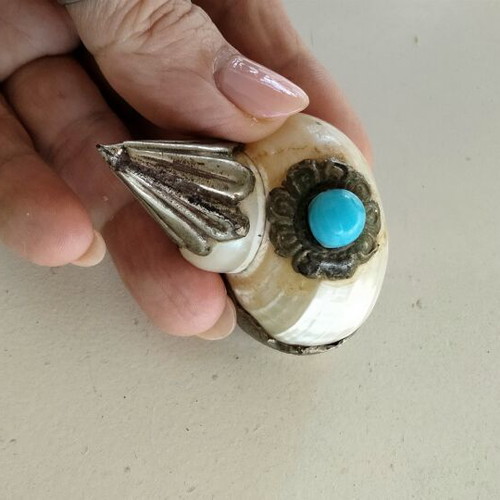 Vintage Tibetan Ritual Shell 7cm with Turquoise and Civet, like new