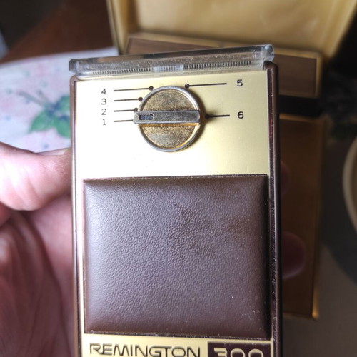 Vintage Remington Paris Selectric 300 Deluxe Electric Shaver 1960 like new