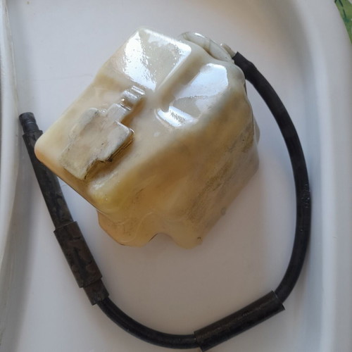 Expansion tank used for Honda CRX and Civic 1988–1991