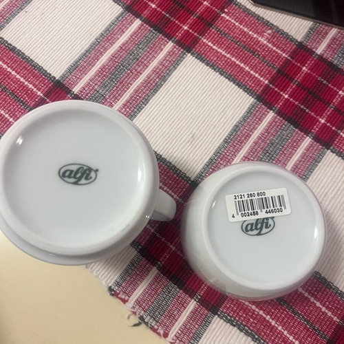 Milk jug and sugar bowl like new, set