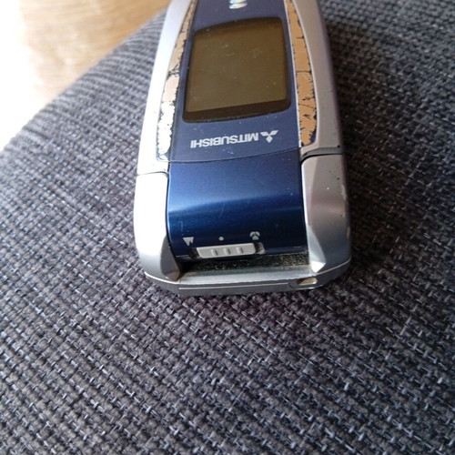 Mitsubishi M430i clamshell phone used without charger