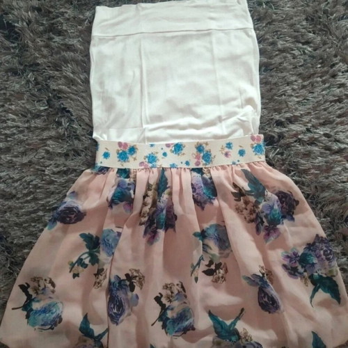 Wonderful short floral skirt with straps