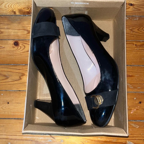 Black pumps Greek made like new, size 40, 7 cm heel