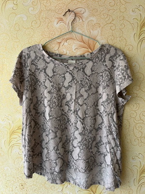 H&M T-shirt με σχέδιο φίδι μέγεθος S μεταχειρισμένη, γκρι