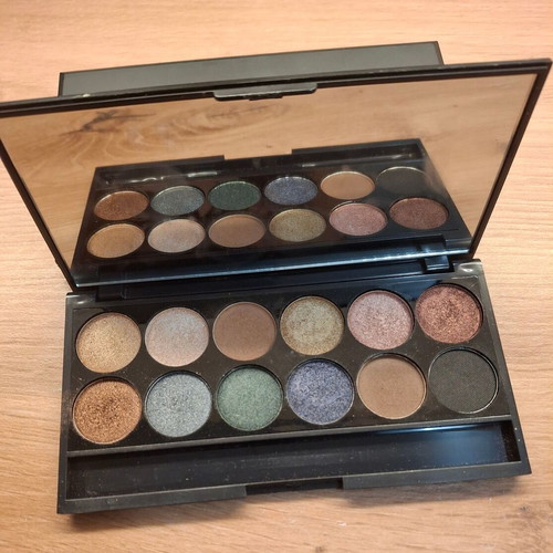 Sleek eyeshadow palette Storm like new