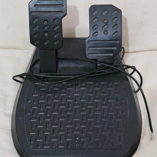 Thrustmaster 2 Pedal Set like new, PC racing wheels