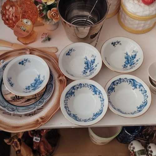 Colditz Porzellan GDR Hand Painted set of 5 bowls like new