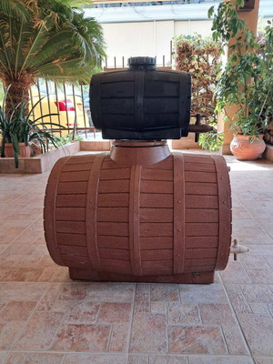 Wine barrels like new with special coating and tap