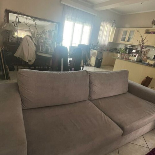 Sofa like new with storage space and stain-resistant fabric