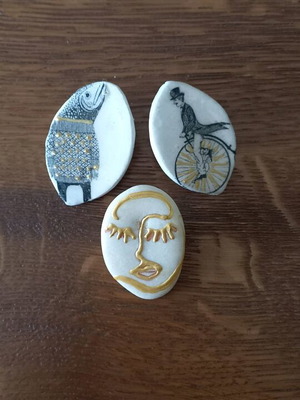 Handmade pins new, pack of 3, black and gold