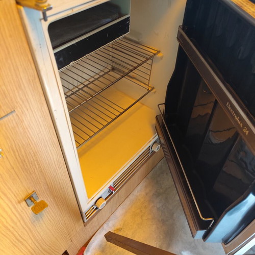 Caravan used with 2 beds, 4 meters long