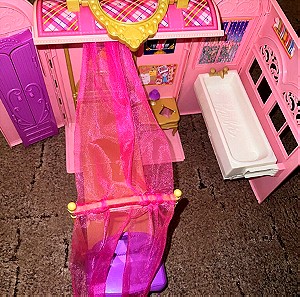 Συλλεκτικο σπίτι βαλιτσάκι για Barbie σε άριστη κατάσταση