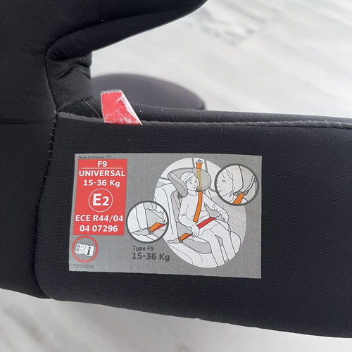 Booster car seat with detachable back 18-36 kg like new