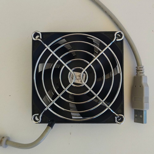 80mm USB computer fan like new with 2 grills