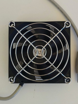 80mm USB computer fan like new with 2 grills