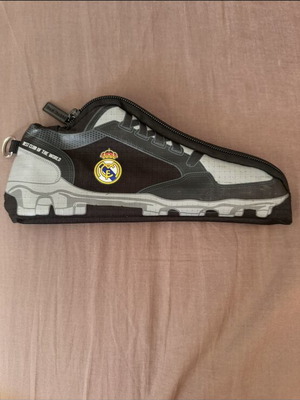 Real Madrid pencil case like new, fabric with zipper and metal ring