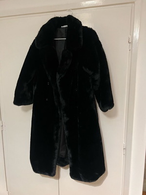 Monte Cervino ecological fur size SM like new, black