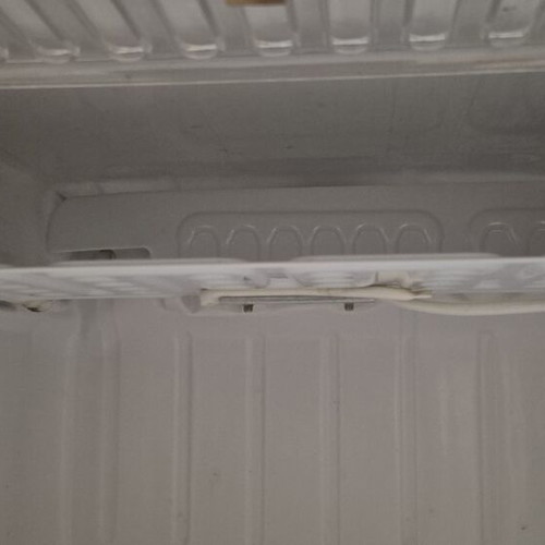 Samsung mini bar fridge like new, missing internal shelf