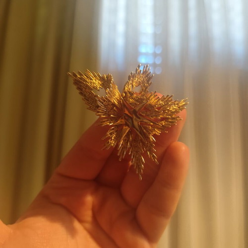 Crown Trifari Brooch vintage, gold-plated exploding star, like new