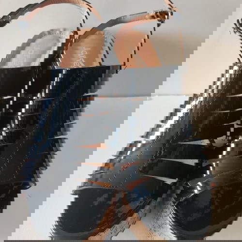 Πέδιλα πλατφόρμες νούμερο 41 σαν καινούργια, μαύρα με φελλό