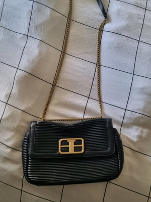 Ted Baker leather shoulder bag like new