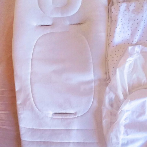 Inglesina Welcome Pad mattress set like new with fitted sheet and underlay