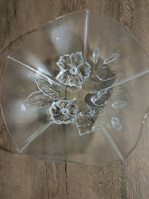 Vintage crystal candy dish like new, 90s with embossed flowers