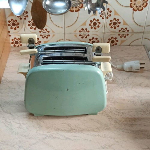 Vintage 1960 toaster used antique for decoration