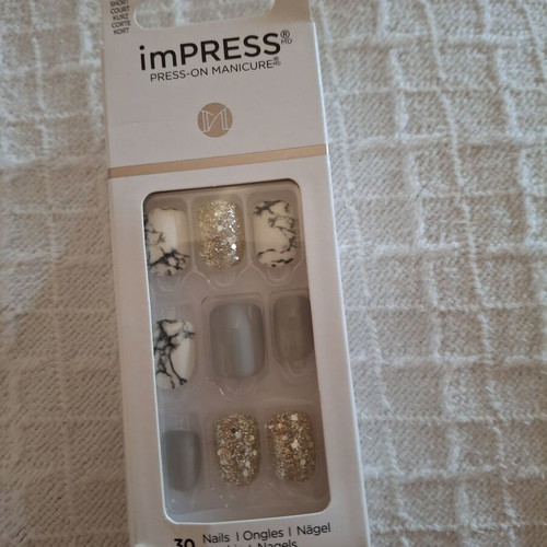 Press-on nails set of 30, short, assorted designs