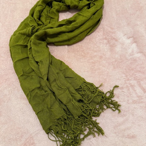 Scarf used in olive color, very soft