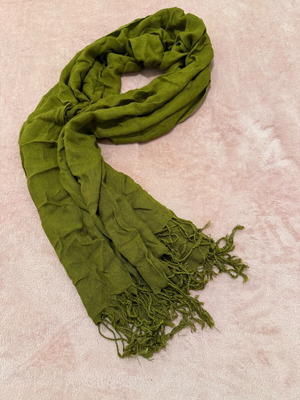 Scarf used in olive color, very soft