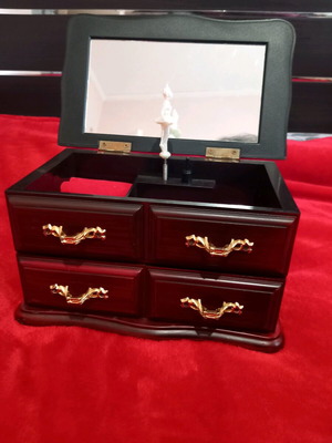 Винтидж музикална кутия за бижута употребявана с танцуваща балерина