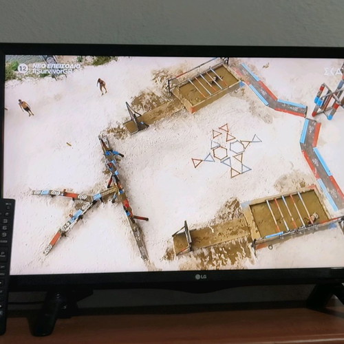 LG 24" TV used with broken left stand