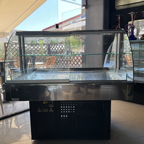 Display case for siropiasta like new