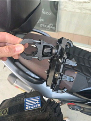 Mobile phone holder for motorcycle or bicycle handlebar like new