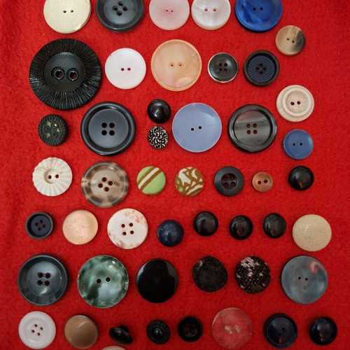 Vintage button collection pack of 710 pieces like new