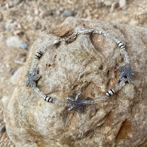 Bracelet with starfish and transparent beads, silver color