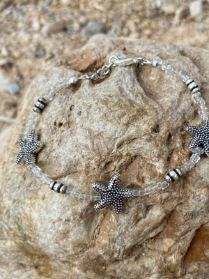 Bracelet with starfish and transparent beads, silver color