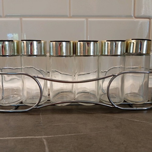 Spice set like new, 6-position with metal base