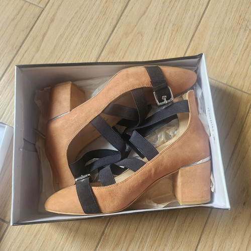 Nine West leather pumps like new, size 41, black and beige