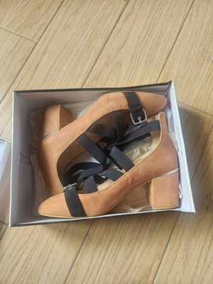 Nine West leather pumps like new, size 41, black and beige
