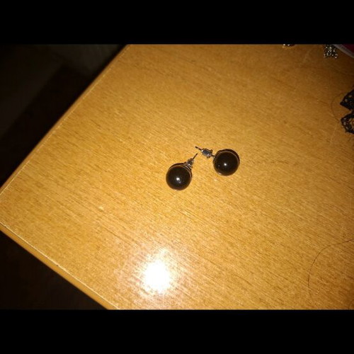Classic Black Pearl Earrings like new