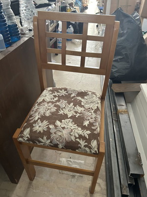 Wooden chairs set of 4 like new for living room kitchen