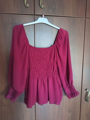Elastic burgundy crop top with puffy sleeves, like new