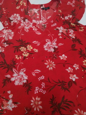 Women's blouse with beautiful pattern and frill sleeves, size XL