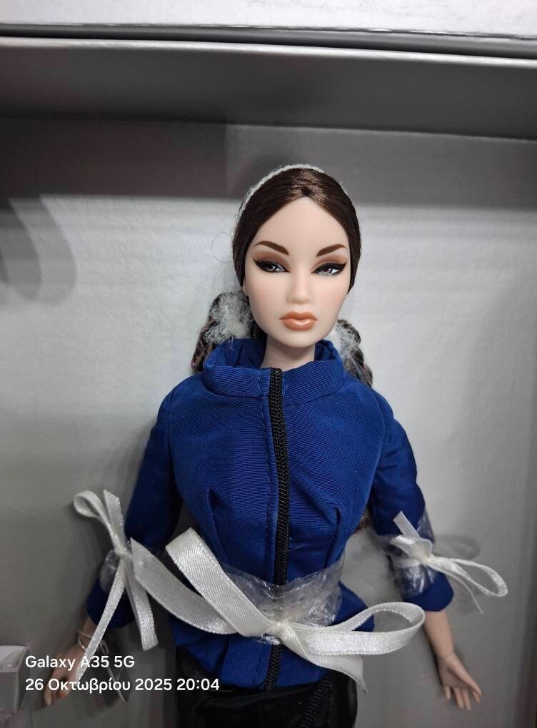 Integrity Toys Fashion Royalty Flight… - € 300,00 - Vendora.cy