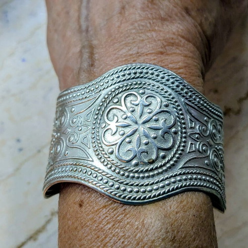Metal cuff bracelet made of alpaca