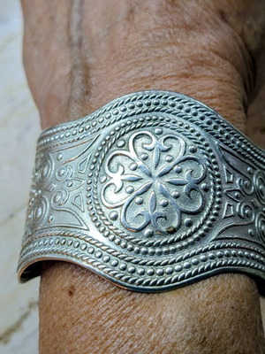 Metal cuff bracelet made of alpaca