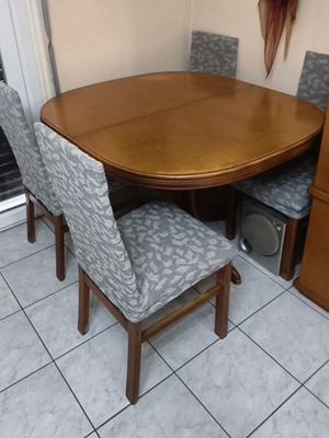 Dining set like new with extension and chairs